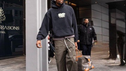 开云体育app-马克西36分10助76人加时险胜火箭，恩比德32分三双杜兰特36分